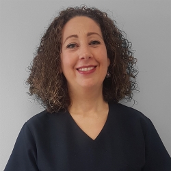 Sra. Montse Pérez Lasierra Sra. Montse Pérez Lasierra
