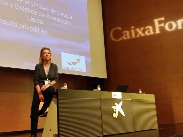 La Dra. Helena Biosca en una conferencia en el Forum Dona Menopausa