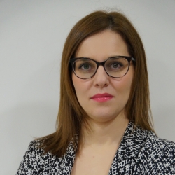 Sra. Mònica Revés Almacellas Sra. Mònica Revés Almacellas