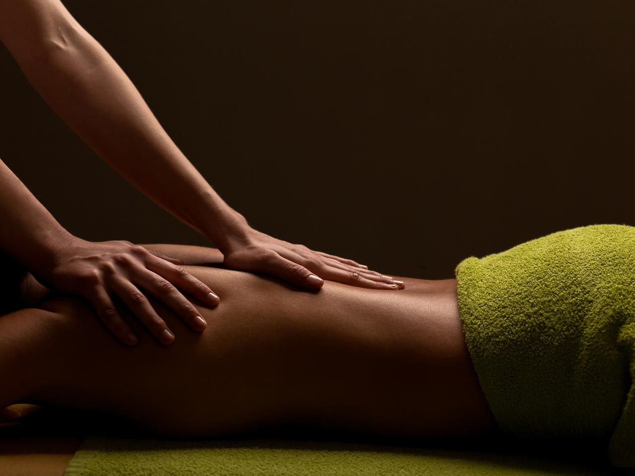 Masaje para el dolor de espalda, cervicales y lumbares